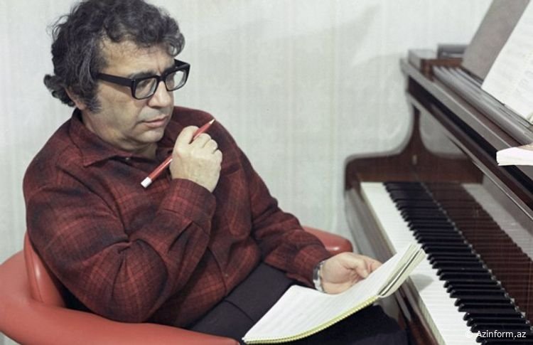 Qəbrinin rəsmini çəkən, yuxuda xanımına mahnı yazan, Quranı əzbər bilən Qara Qarayev