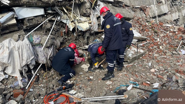 FHN-in xilasediciləri 3 nəfəri dağıntılar altından sağ çıxardı