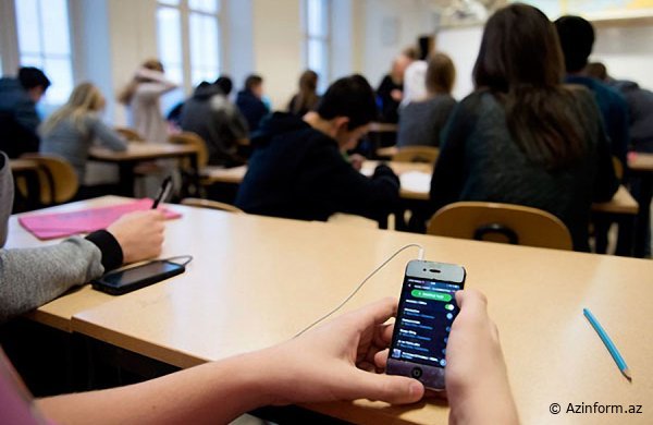 Məktəbdə şagirdlərə YENİ QADAĞA - SİYAHI