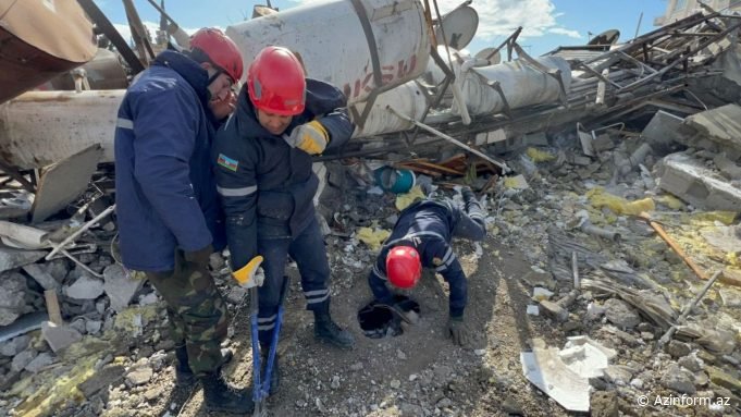 FHN-in xilasediciləri tərəfindən 26 nəfər dağıntılar altından sağ çıxarılıb - VİDEO