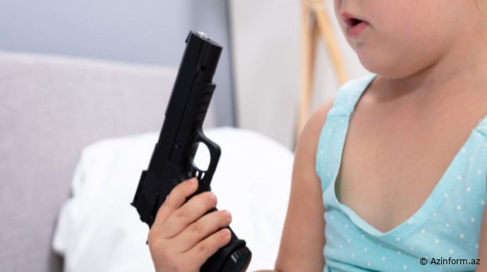 DƏHŞƏT HADİSƏ: "Üç yaşlı qız tapdığı tapança ilə bacısını..."