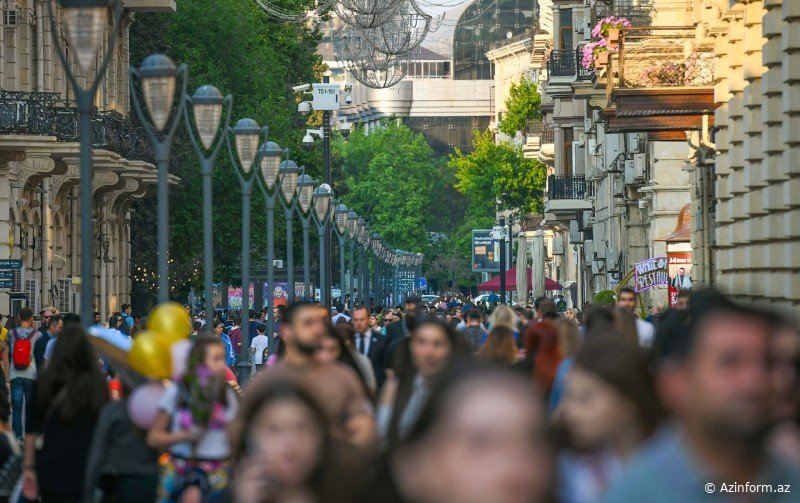 Azərbaycanda qadınların sayı AÇIQLANDI
