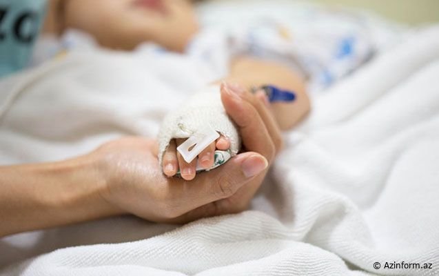 Cinsiyyətinin bəlli olmadığı deyilən körpənin valideynləri danışdı - VİDEO