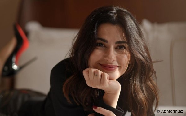 Azərbaycanlı aktrisa dənizdə kameralara TUŞ GƏLDİ - ŞOK FOTOLAR