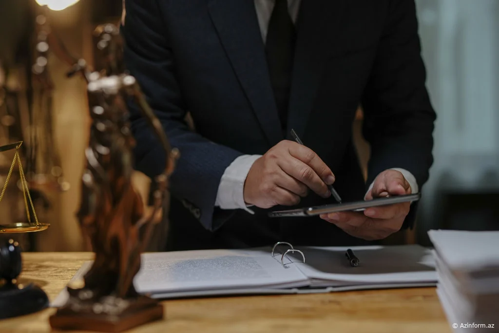 Yəhudi sahibkara yarım milyondan çox pul atan şəxs kimdir? – ŞOK TƏFƏRRÜAT